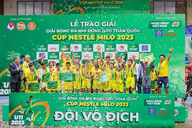 giai-bong-da-nhi-dong-u11-toan-quoc-cup-nestle-milo-2023-do-bao-thieu-nien-tien-phong-va-nhi-dong-lien-doan-bong-da-viet-nam-va-nhan-hang-nestle-milo-phoi-hop-to-chuc-1693062475.jpg