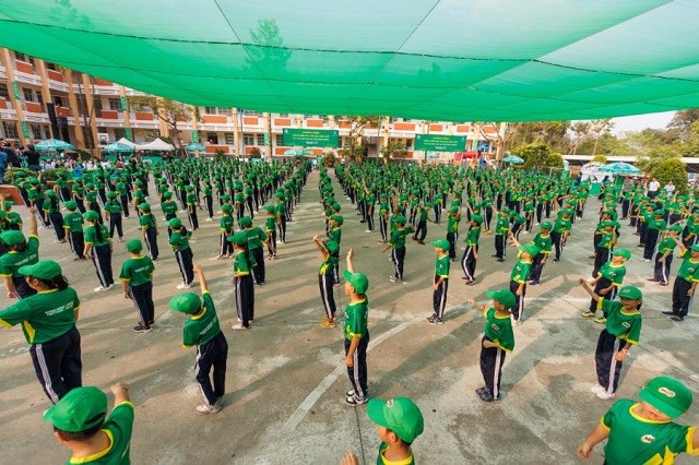 man-dong-dien-the-duc-cua-11032-hoc-sinh-tieu-hoc-binh-duong-la-su-kien-tai-khoi-dong-trong-chuong-trinh-the-duc-buoi-sang-the-duc-giua-gio-ma-hoi-the-thao-hoc-sinh-viet-nam-va-n-1702542017.jpg