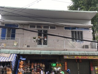 Khói lửa dữ dội trong căn nhà ở vùng ven Sài Gòn, CA phá cửa phát hiện 3 cha con bị bỏng nguy kịch