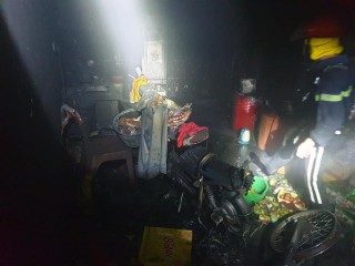 Say rượu, đóng cửa phóng hỏa đốt nhà ngày 30 Tết