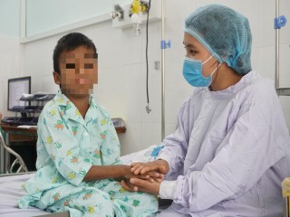 Tình phụ tử thiêng liêng: Cha hy sinh thận cứu con trai 9 tuổi
