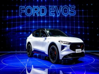 Ford Evos ra mắt - tự hành cấp độ 2, màn hình rộng 1,1 m