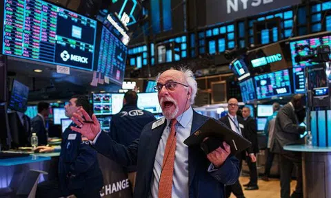 Dow Jones tăng 450 điểm, nỗ lực thoát khỏi chuỗi 8 tuần lao dốc