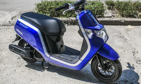 Xe tay ga Honda Dunk 50 cc giá hơn 100 triệu đồng