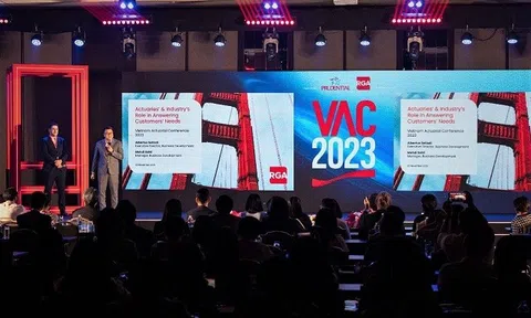 Hơn 350 khách mời tham dự Hội nghị Định phí Bảo hiểm Việt Nam 2023 do Prudential Việt Nam tổ chức.