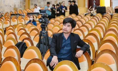 ĐẠO DIỄN DŨNG SÀI GÒN:  “NGƯỜI PHÙ THỦY” ĐỨNG SAU ÁNH ĐÈN SÂN KHẤU.