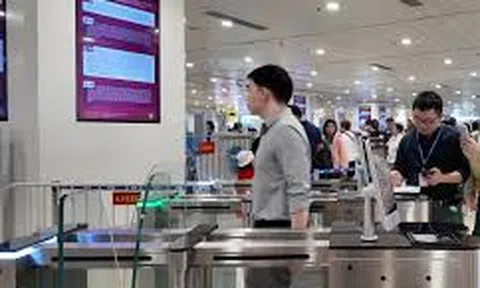 Lần đầu tiên làm thủ tục bay không cần giấy tờ